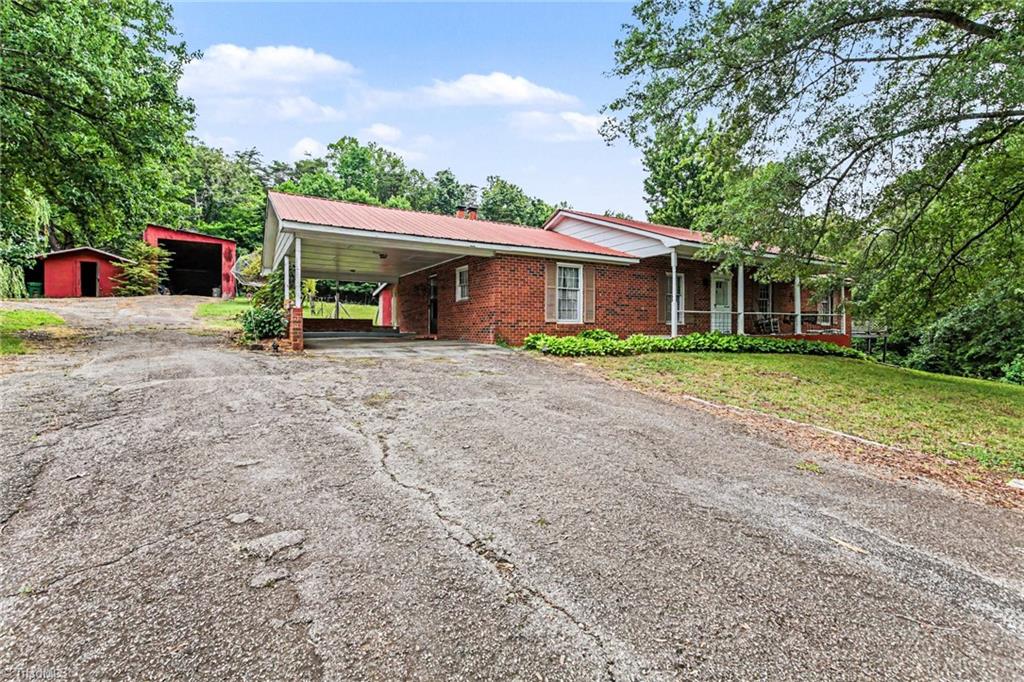 1040 Beechwood Road King, NC 27021 - Photo 2 of 27
