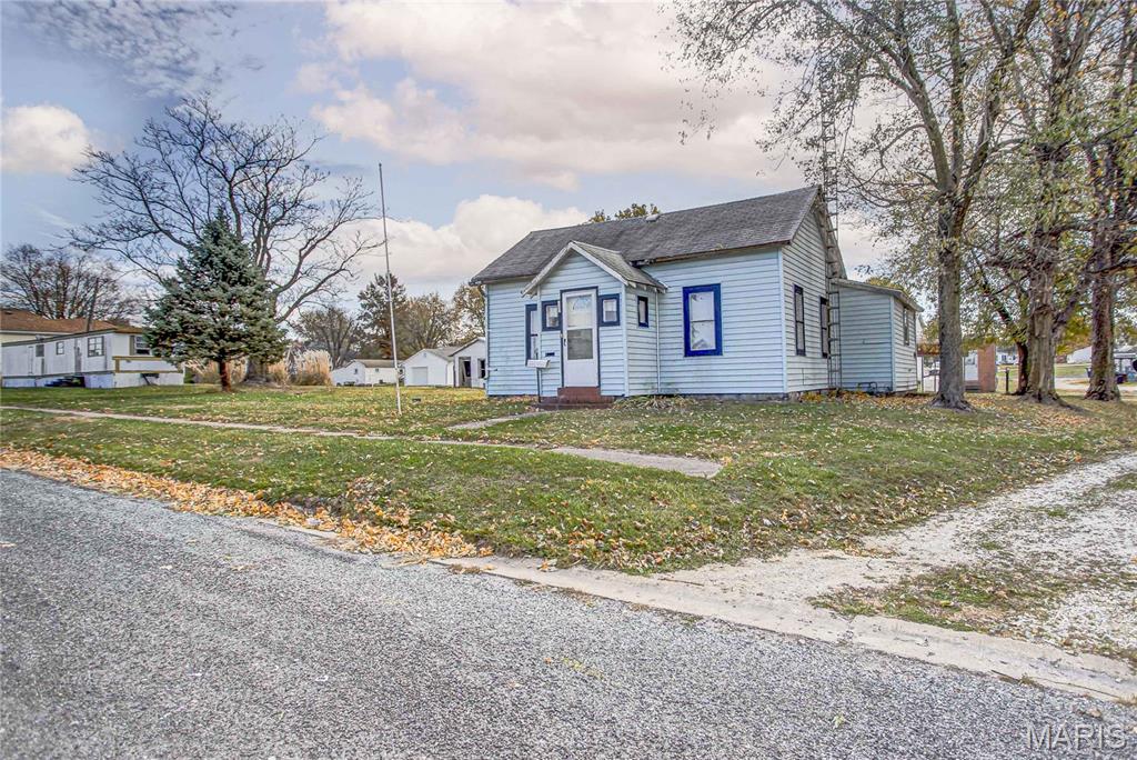 338 West Rowe Street Roodhouse, IL 62082 - Photo 11 of 37