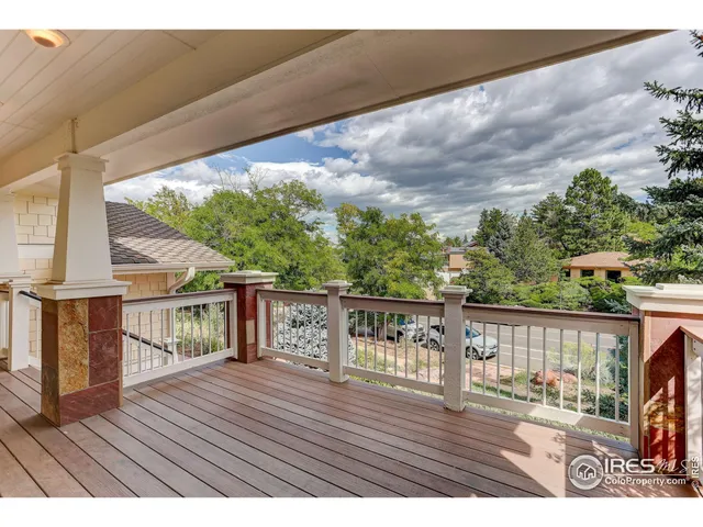 a view of house and outdoor space
