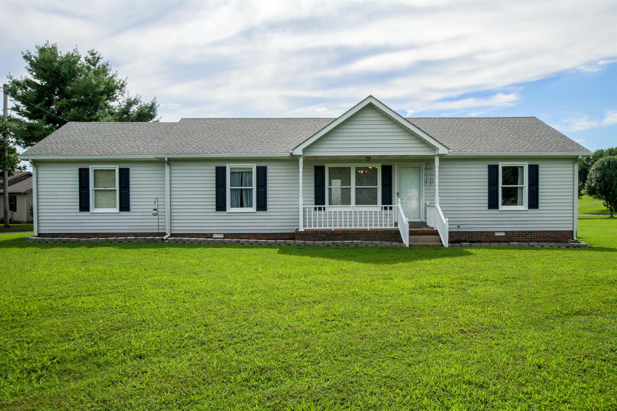 3902 Armstrong Road Springfield, TN 37172 - Photo 1 of 30 a front view of house with yard and green space