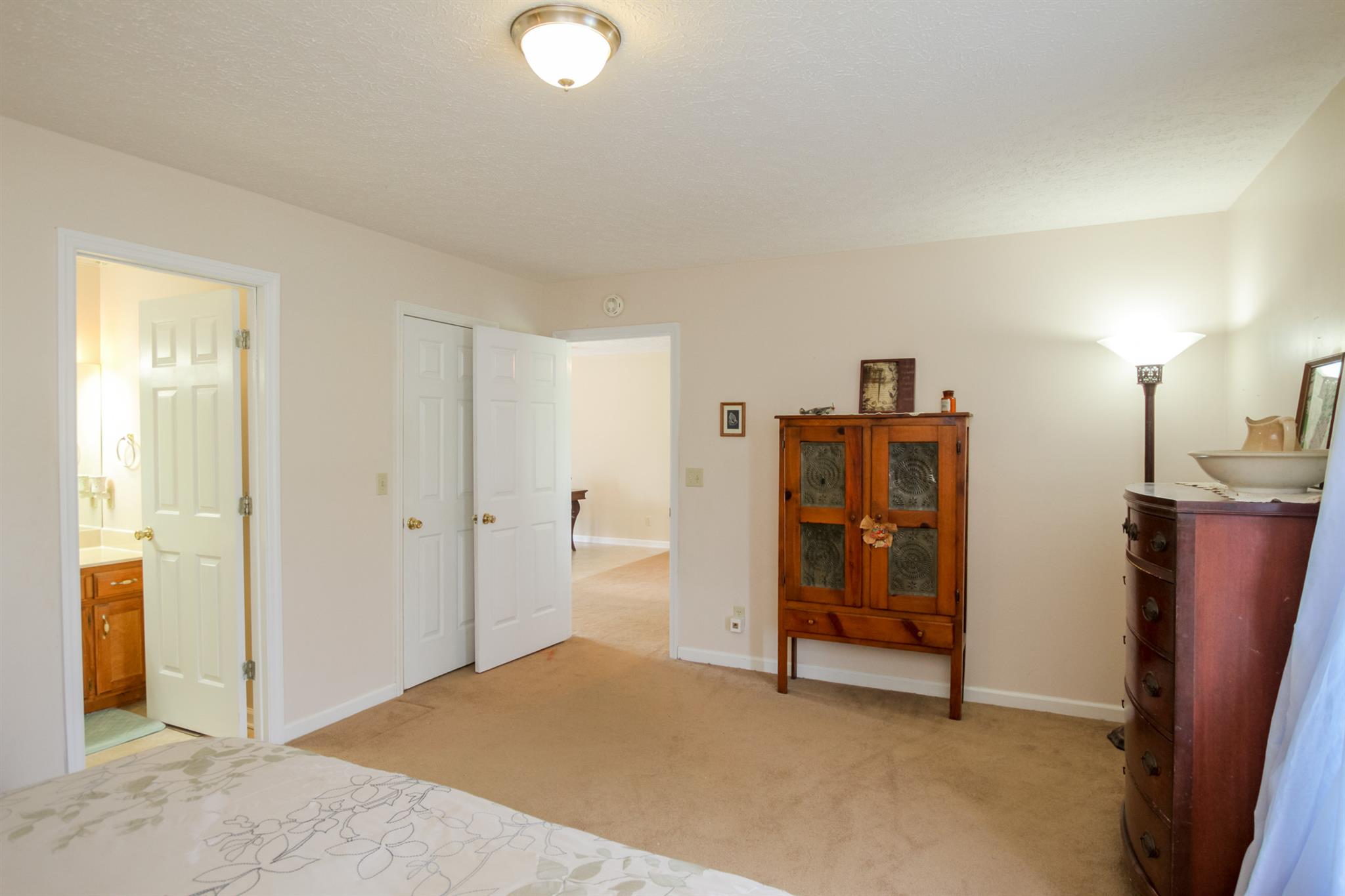 3902 Armstrong Road Springfield, TN 37172 - Photo 13 of 30 a view of a livingroom with furniture and closet area