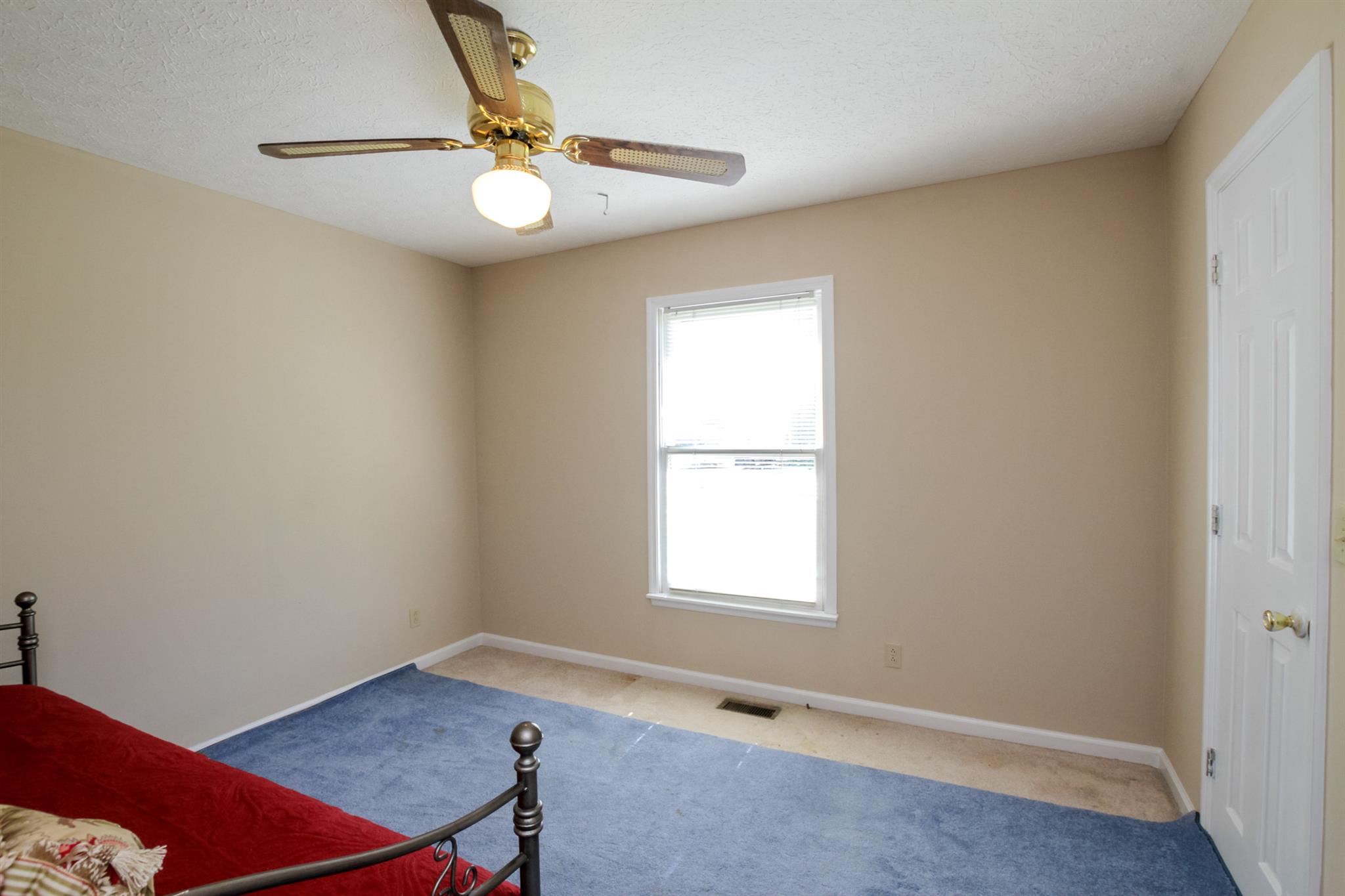 3902 Armstrong Road Springfield, TN 37172 - Photo 20 of 30 a view of a livingroom with a window and a kitchen