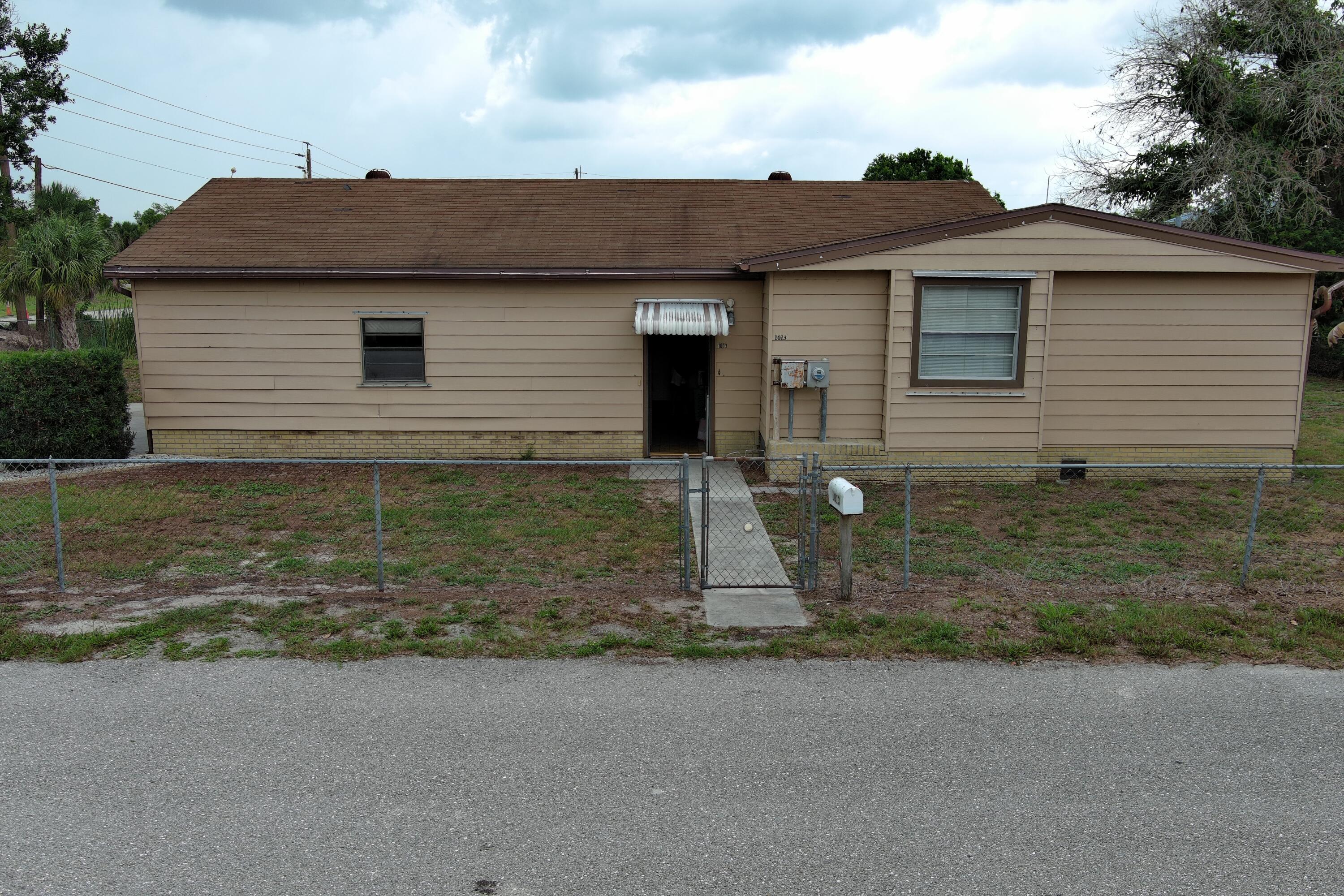 1013 9th Street Okeechobee, FL 34974 - Photo 3 of 39 MAX_0099