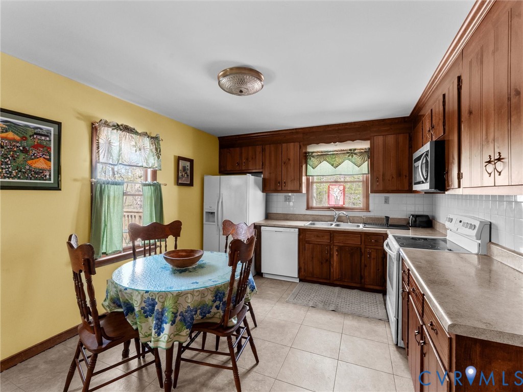 2217 Mountain View Road Powhatan, VA 23139 - Photo 7 of 29