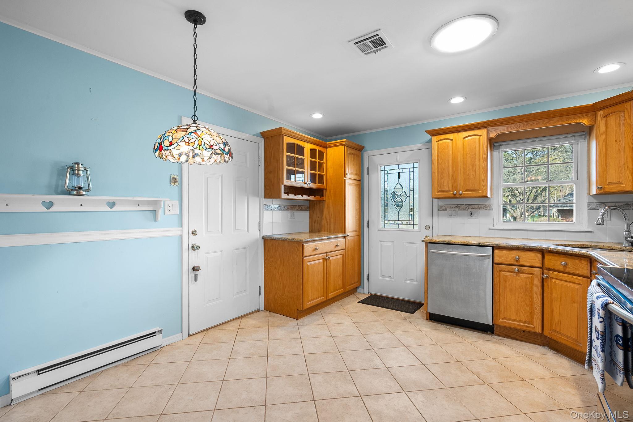 54 Aylesbury Court, Unit B Ridge, NY 11961 - Photo 6 of 22