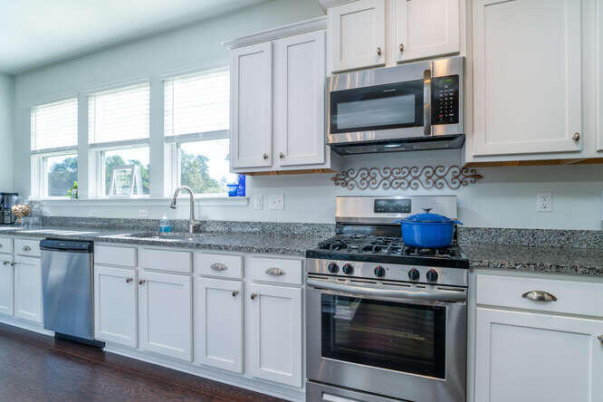 522 Kilarney Road Summerville, SC 29483 - Photo 6 of 25 522 Kilarney Rd Summerville SC-small-010