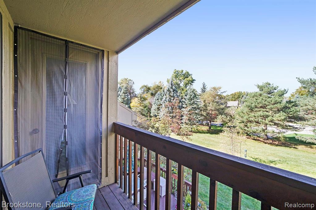 2285 Rochelle Park Drive, Unit 122 Rochester Hills, MI 48309 - Photo 30 of 32