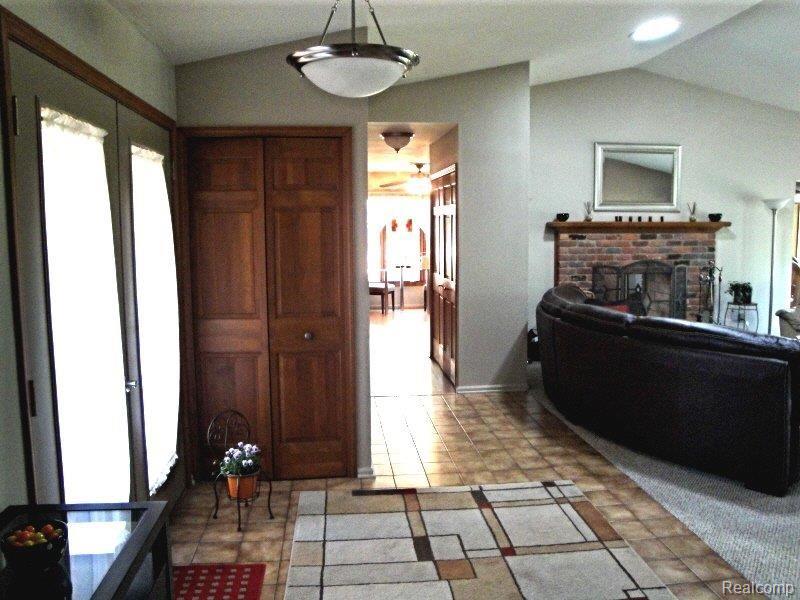 3-Tiled Foyer!
