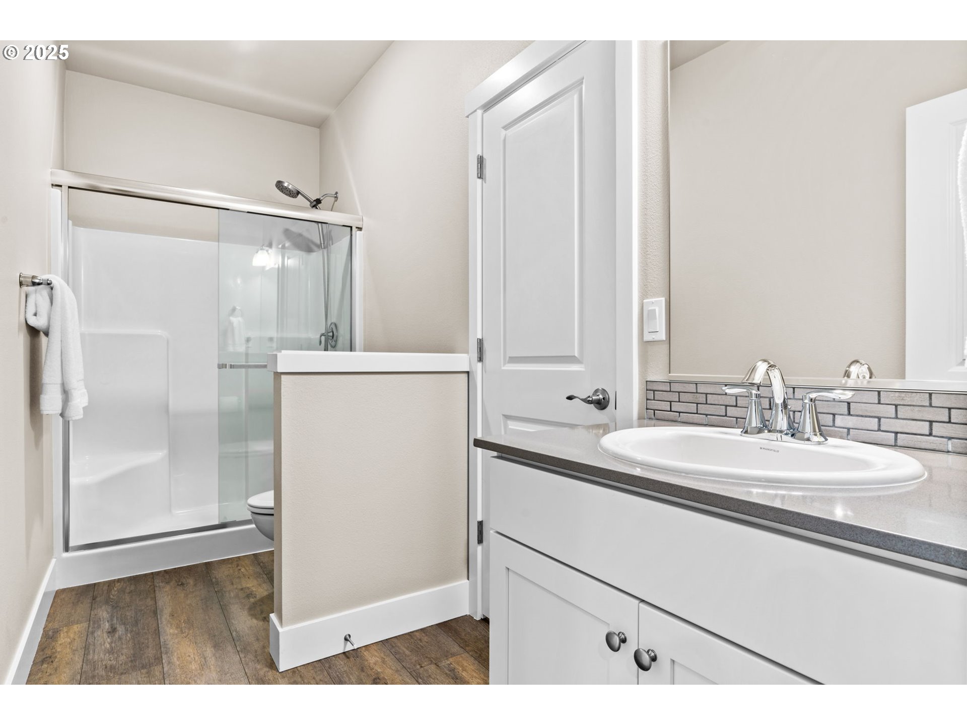3740 Rockcress Road Eugene, OR 97403 - Photo 21 of 47 a bathroom with a sink and a mirror