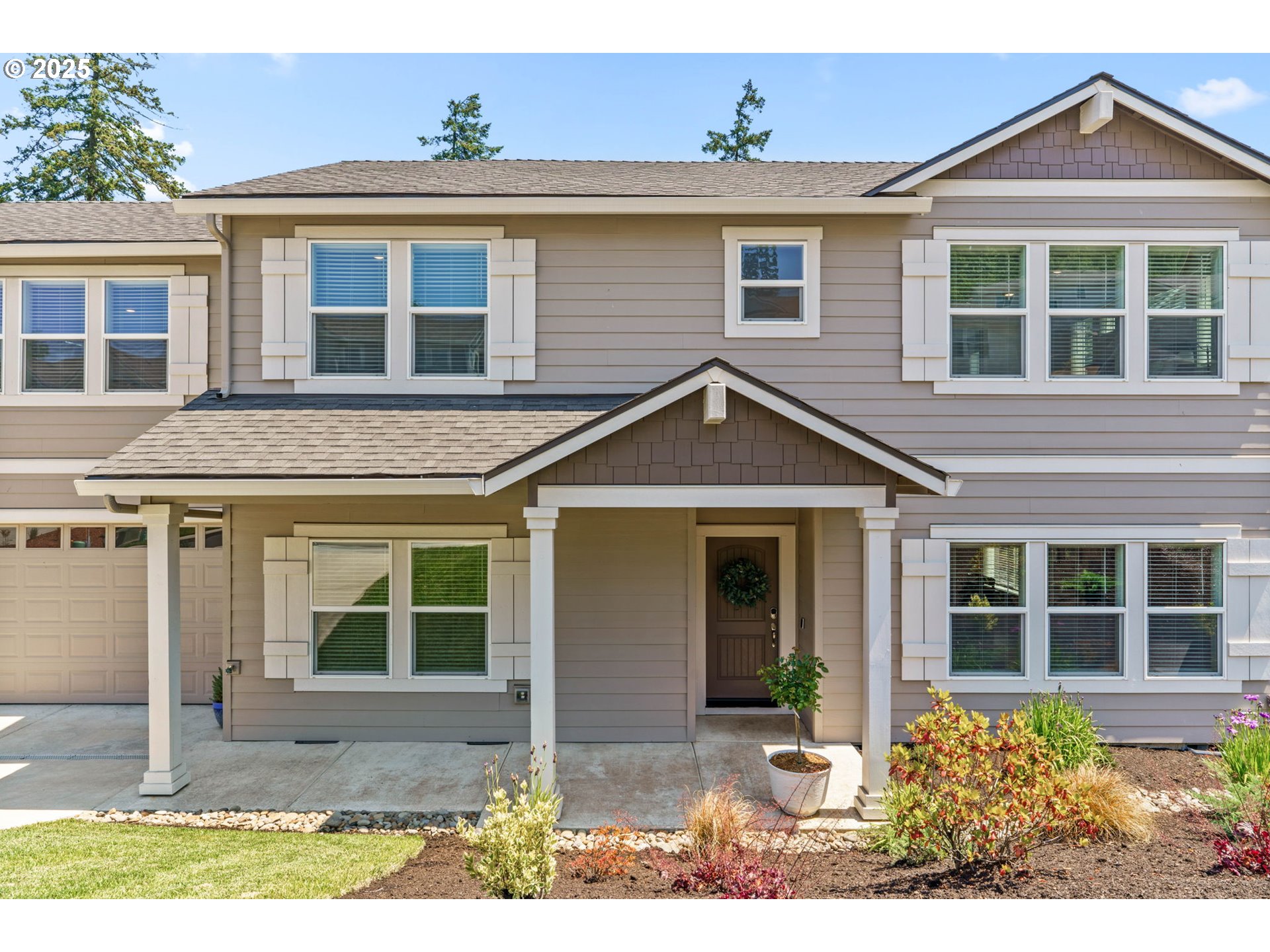 3740 Rockcress Road Eugene, OR 97403 - Photo 4 of 47 a front view of a house with a yard