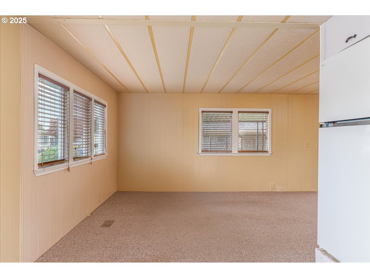 5510 Windsor Island Road North, Unit 19 Keizer, OR 97303 - Photo 14 of 32 a view of an empty room with a window