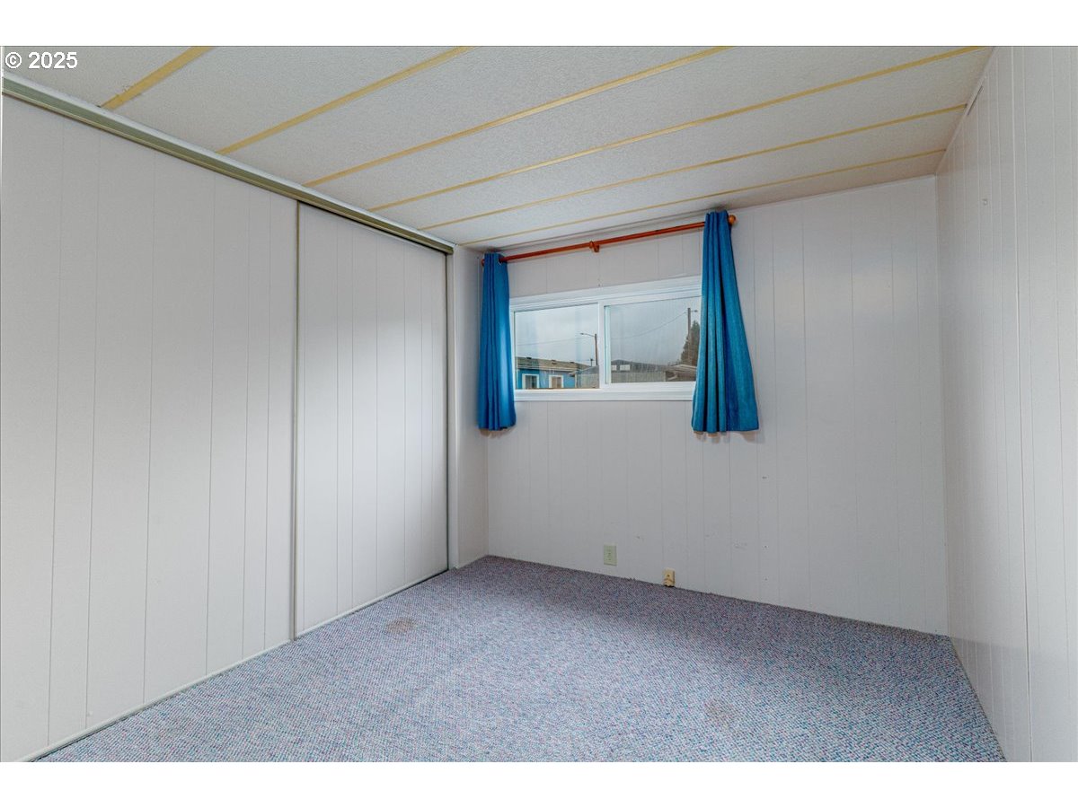 5510 Windsor Island Road North, Unit 19 Keizer, OR 97303 - Photo 19 of 32 a view of an empty room