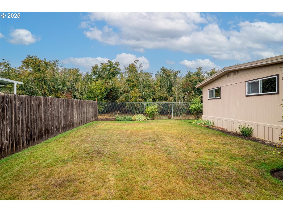 5510 Windsor Island Road North, Unit 19 Keizer, OR 97303 - Photo 23 of 32