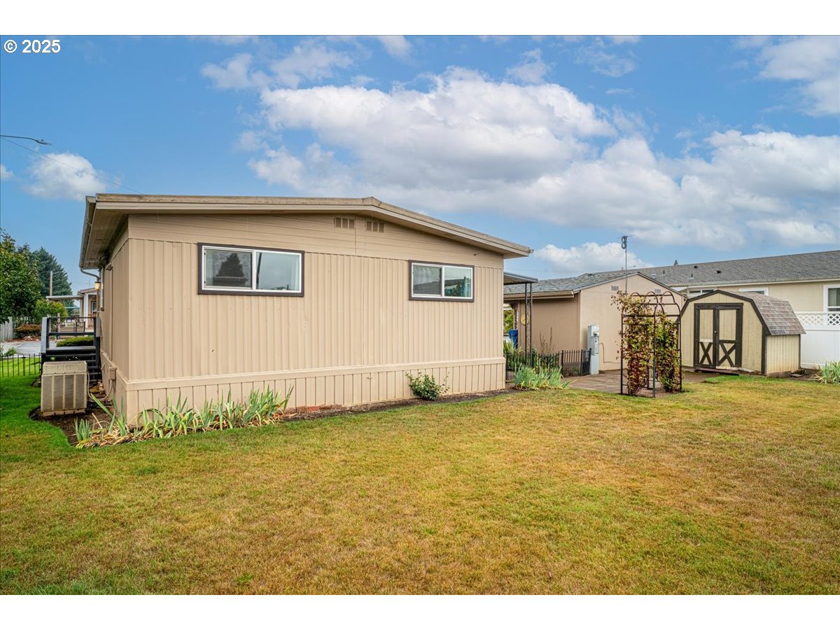 5510 Windsor Island Road North, Unit 19 Keizer, OR 97303 - Photo 24 of 32 a view of a yard in front of a house