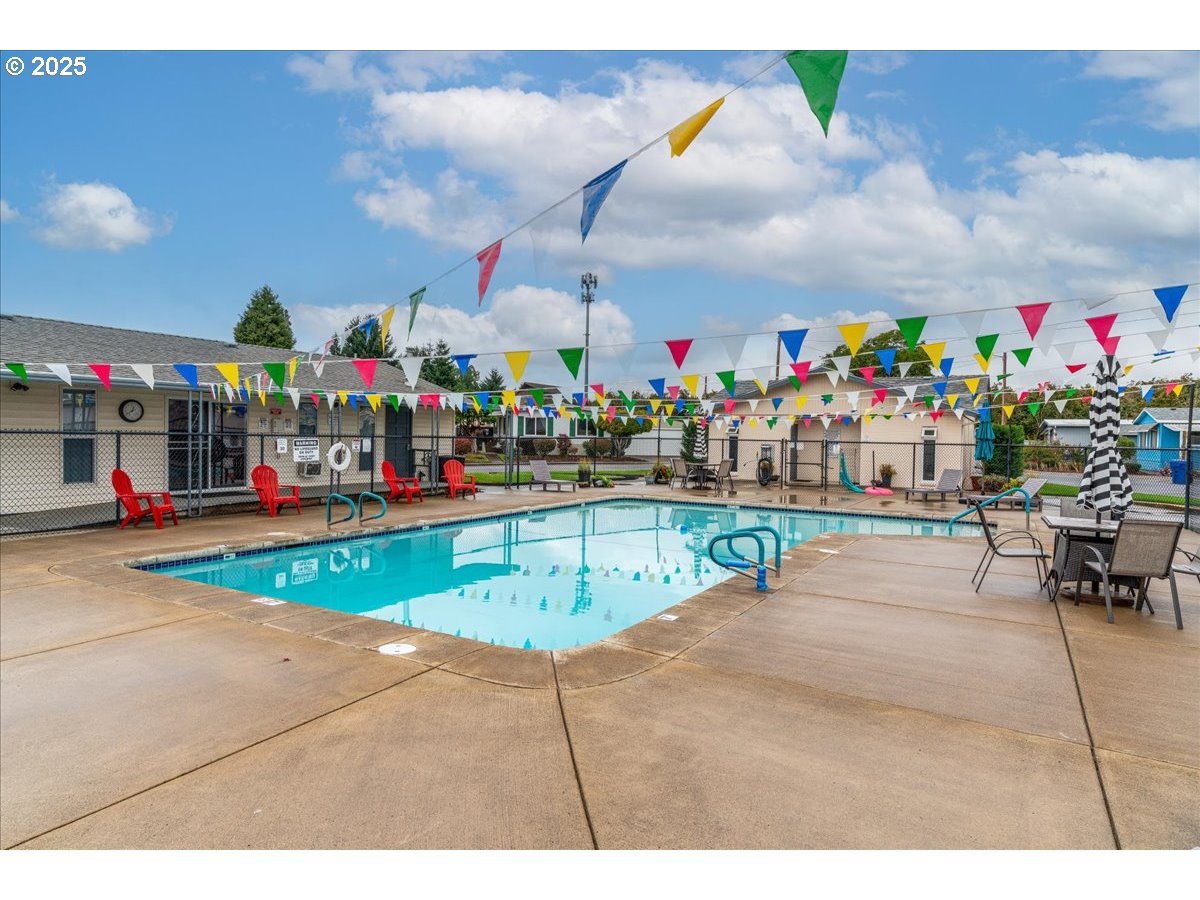 5510 Windsor Island Road North, Unit 19 Keizer, OR 97303 - Photo 27 of 32 a view of outdoor space