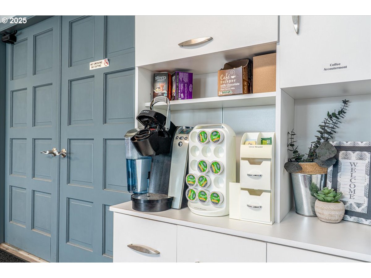5510 Windsor Island Road North, Unit 19 Keizer, OR 97303 - Photo 32 of 32 a view of living room with furniture and decor