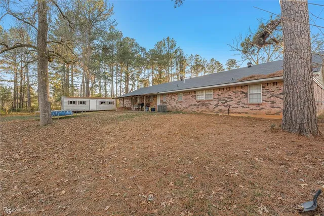 a view of yard with trees