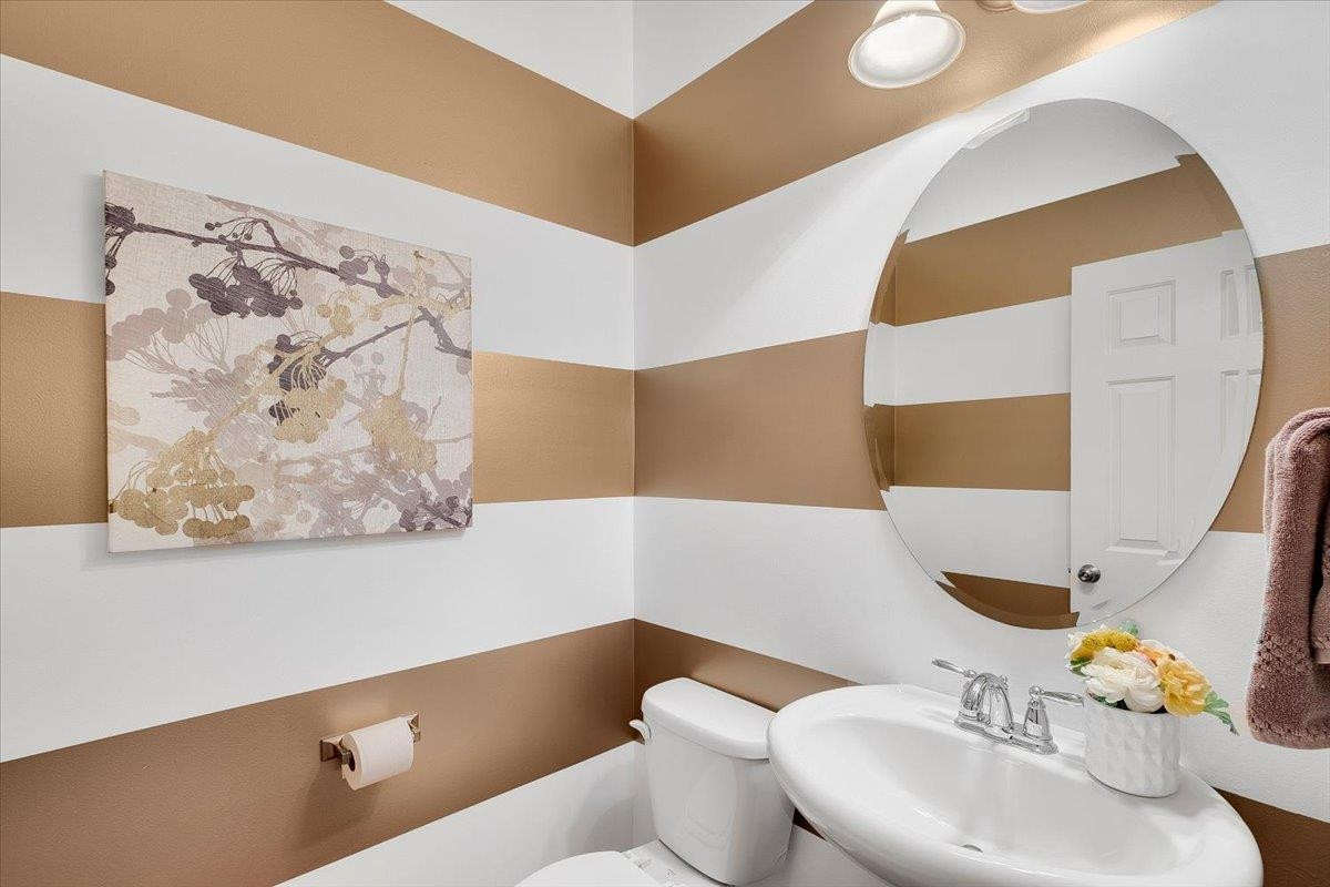 400 Provincial Street Raleigh, NC 27603 - Photo 7 of 20 Bathroom