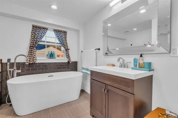 $449,000 | 784 West Cattle Drive, Onalaska, TX 77360