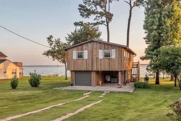 $449,000 | 784 West Cattle Drive, Onalaska, TX 77360