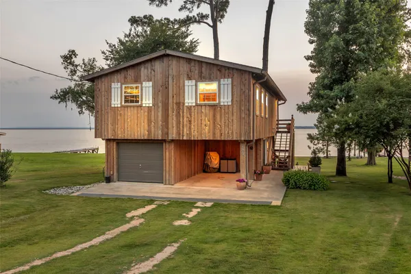 $449,000 | 784 West Cattle Drive, Onalaska, TX 77360