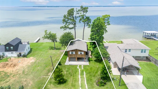 $449,000 | 784 West Cattle Drive, Onalaska, TX 77360