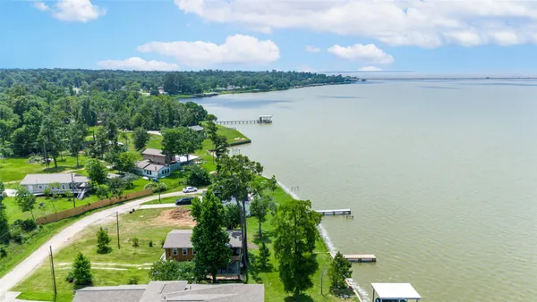 $449,000 | 784 West Cattle Drive, Onalaska, TX 77360