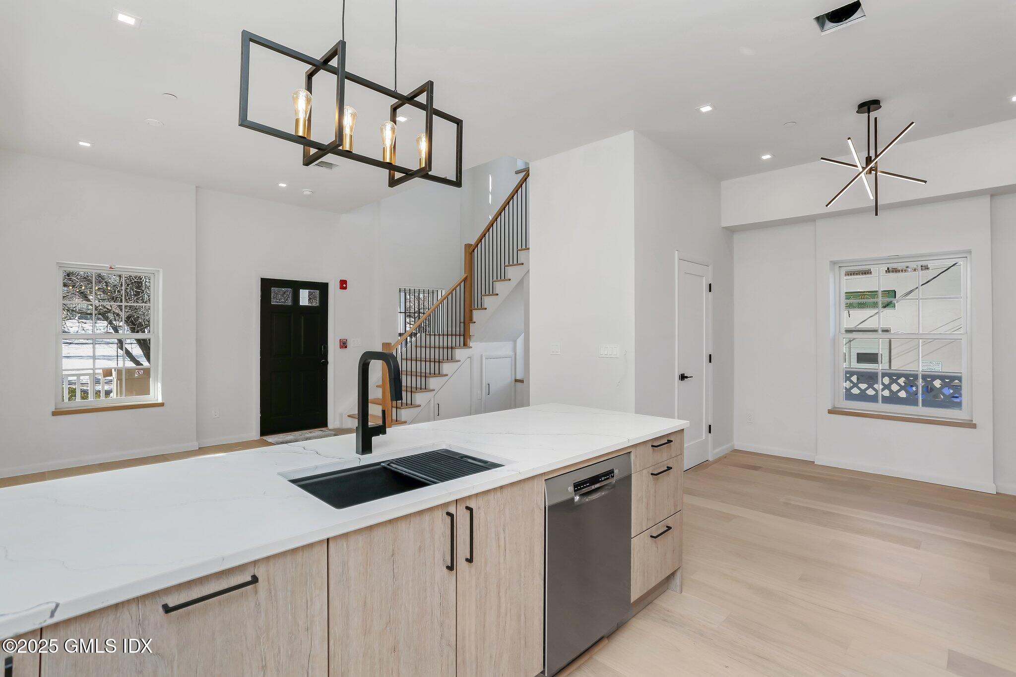 63 Church Street Greenwich, CT 06830 - Photo 6 of 29 4 - 1F - 63 Church St