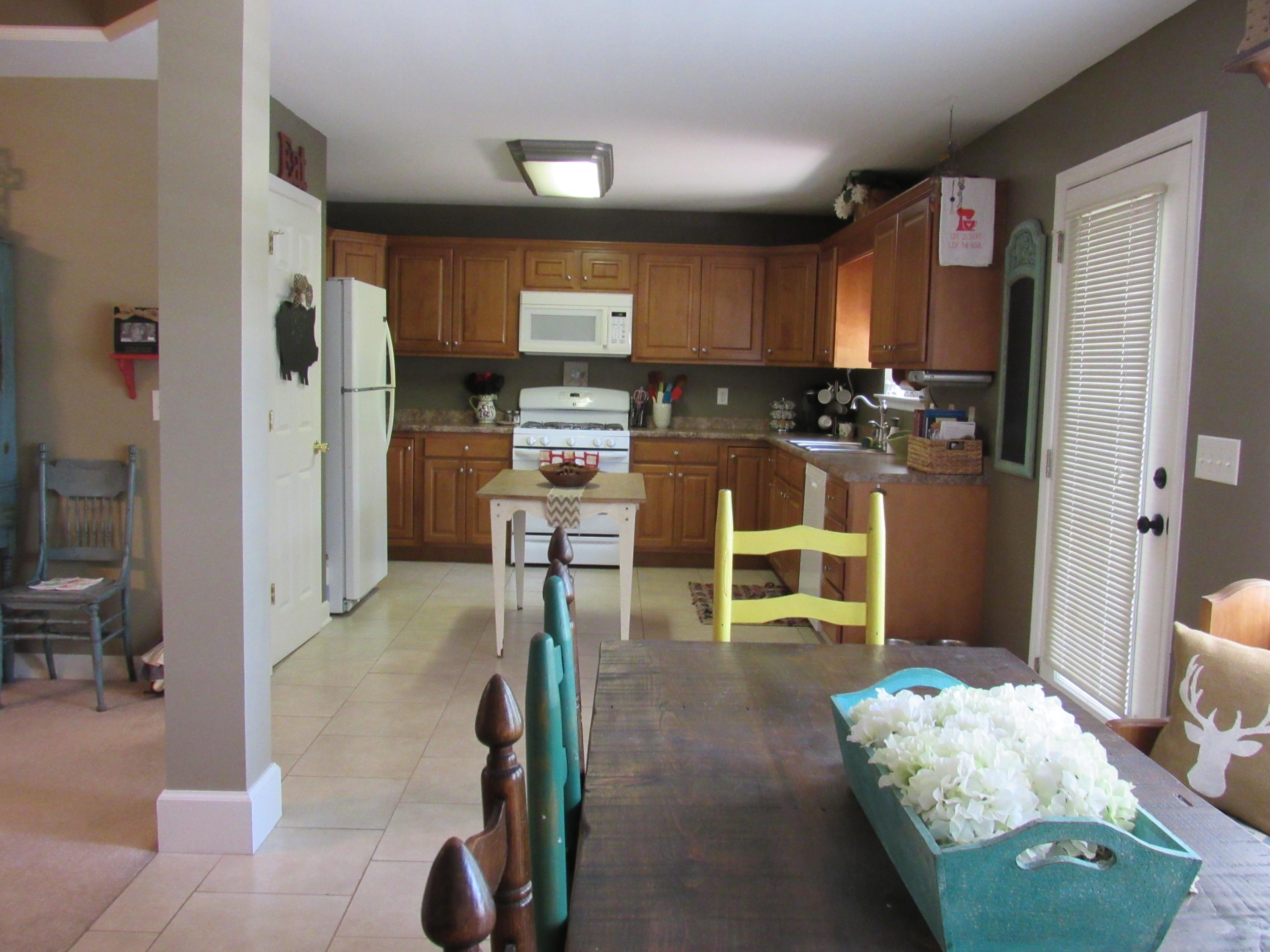 5211 Austin Road Hixson, TN 37343 - Photo 12 of 28 Easy access to deck