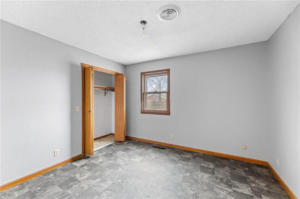 322 North 3rd Street Iola, KS 66749 - Photo 15 of 29