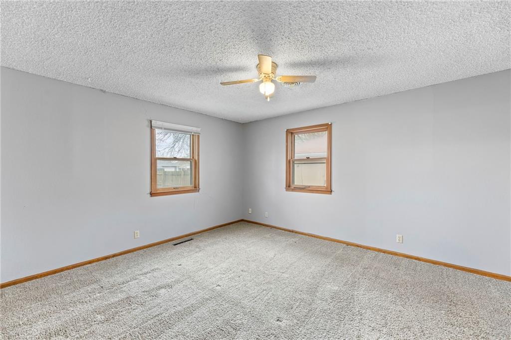 322 North 3rd Street Iola, KS 66749 - Photo 17 of 29