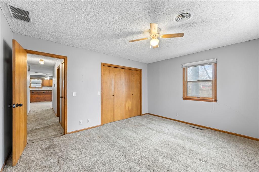 322 North 3rd Street Iola, KS 66749 - Photo 18 of 29