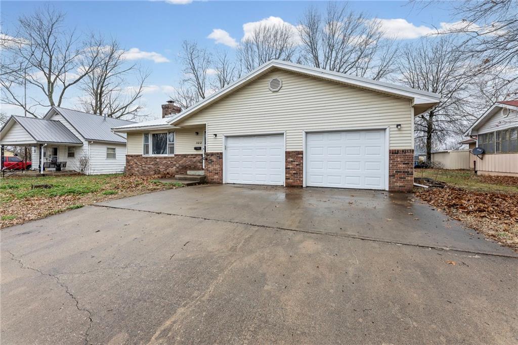 322 North 3rd Street Iola, KS 66749 - Photo 2 of 29