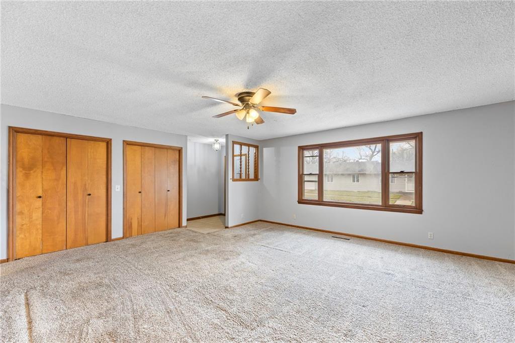 322 North 3rd Street Iola, KS 66749 - Photo 5 of 29