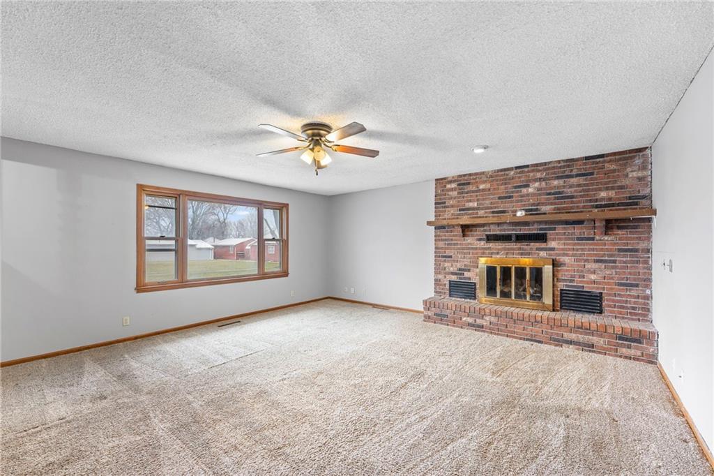 322 North 3rd Street Iola, KS 66749 - Photo 6 of 29