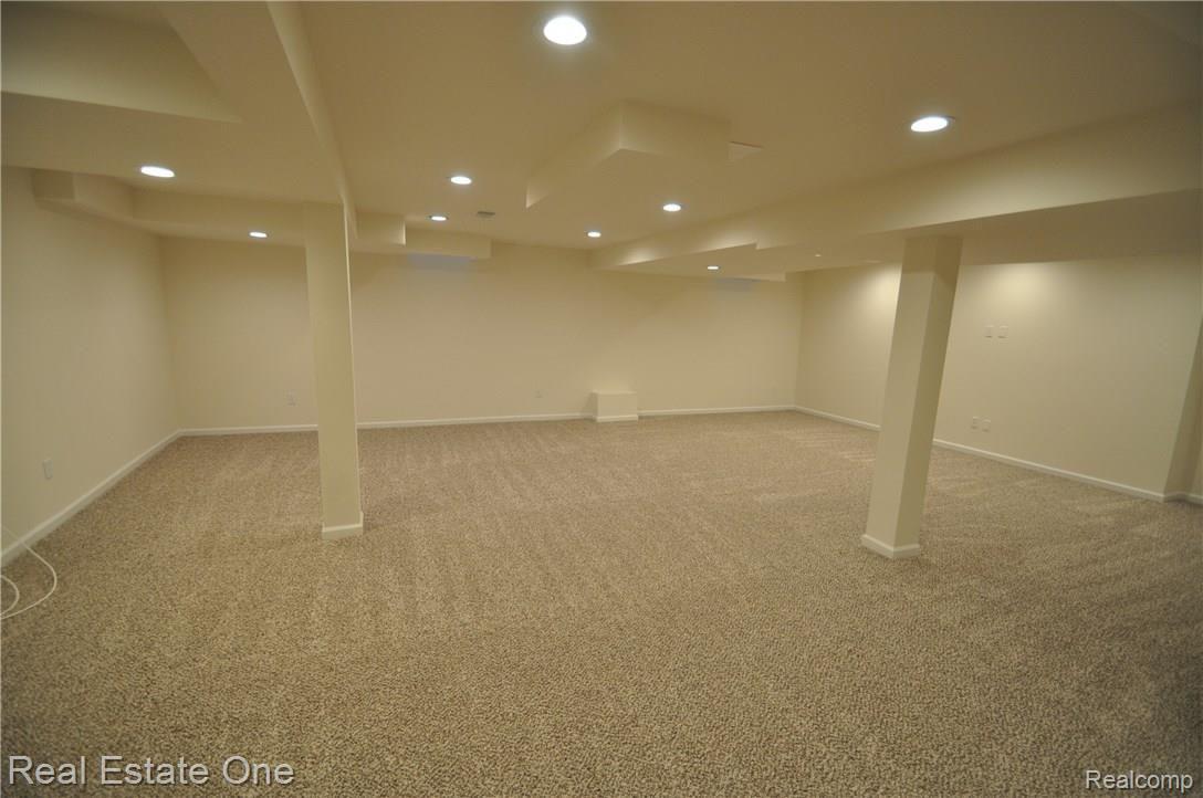 331 Mystic Valley Rochester, MI 48307 - Photo 36 of 39 37.JPG