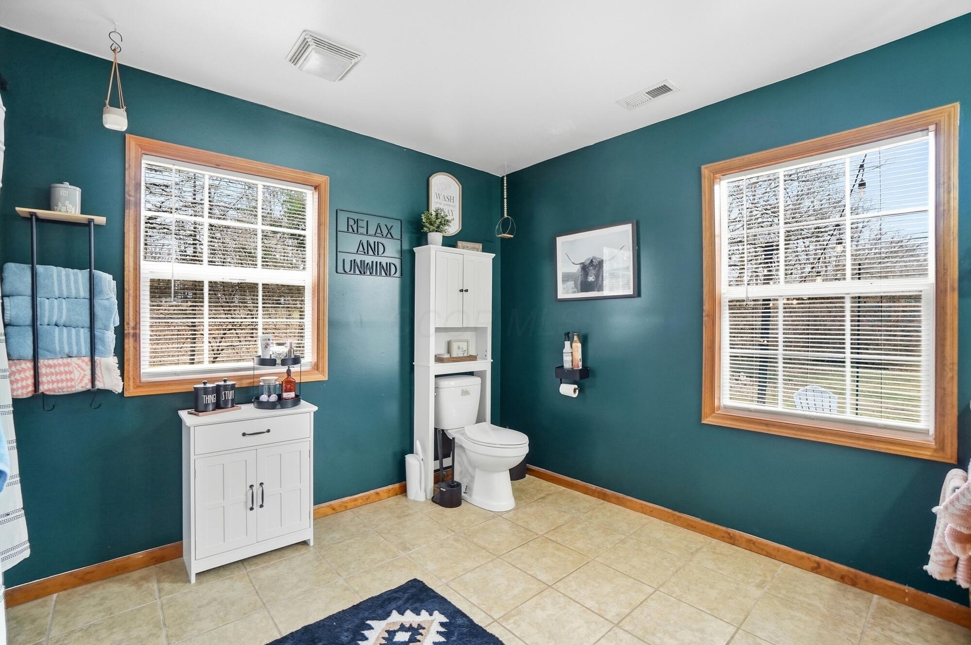 832 East Jackson Road Springfield, OH 45502 - Photo 21 of 39 Bathroom 1 - 2