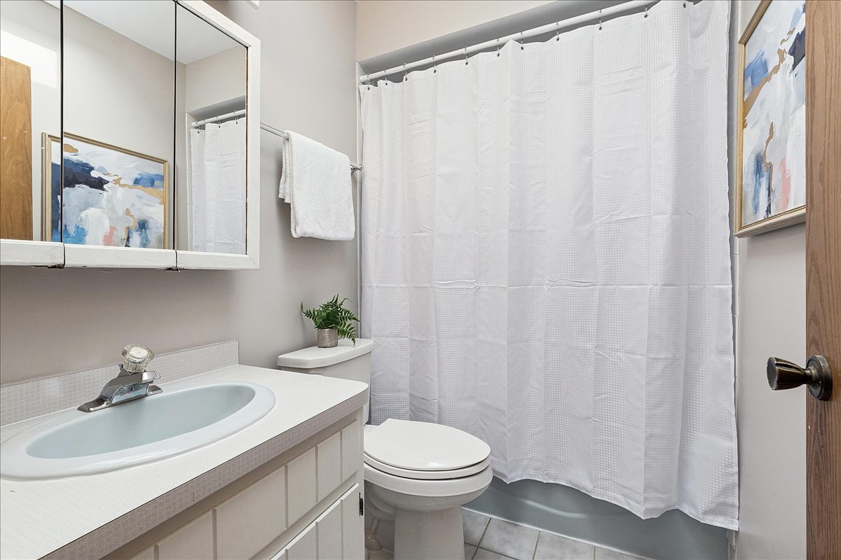 267 Center Road Frankfort, IL 60423 - Photo 19 of 26 a bathroom with a sink toilet and a mirror