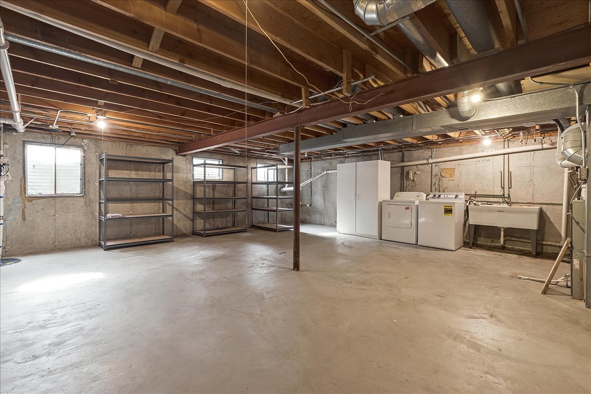 267 Center Road Frankfort, IL 60423 - Photo 20 of 26 a view of a garage room with racks