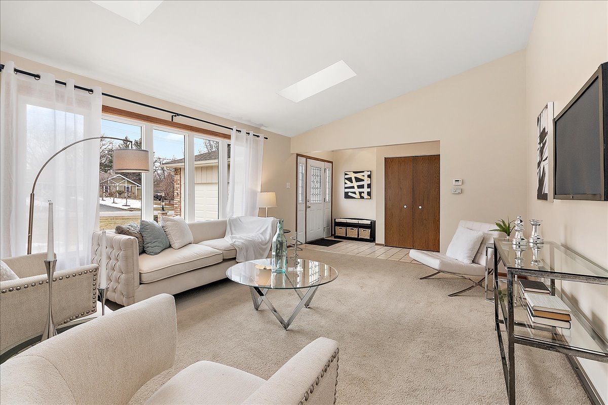 267 Center Road Frankfort, IL 60423 - Photo 5 of 26 a living room with furniture and a large window