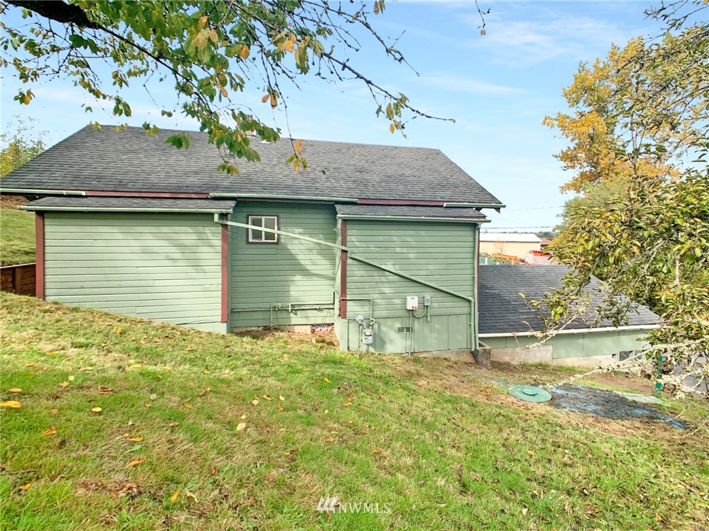 71 Coal Creek Road Chehalis, WA 98532 - Photo 22 of 25 a house with a tree in front of it
