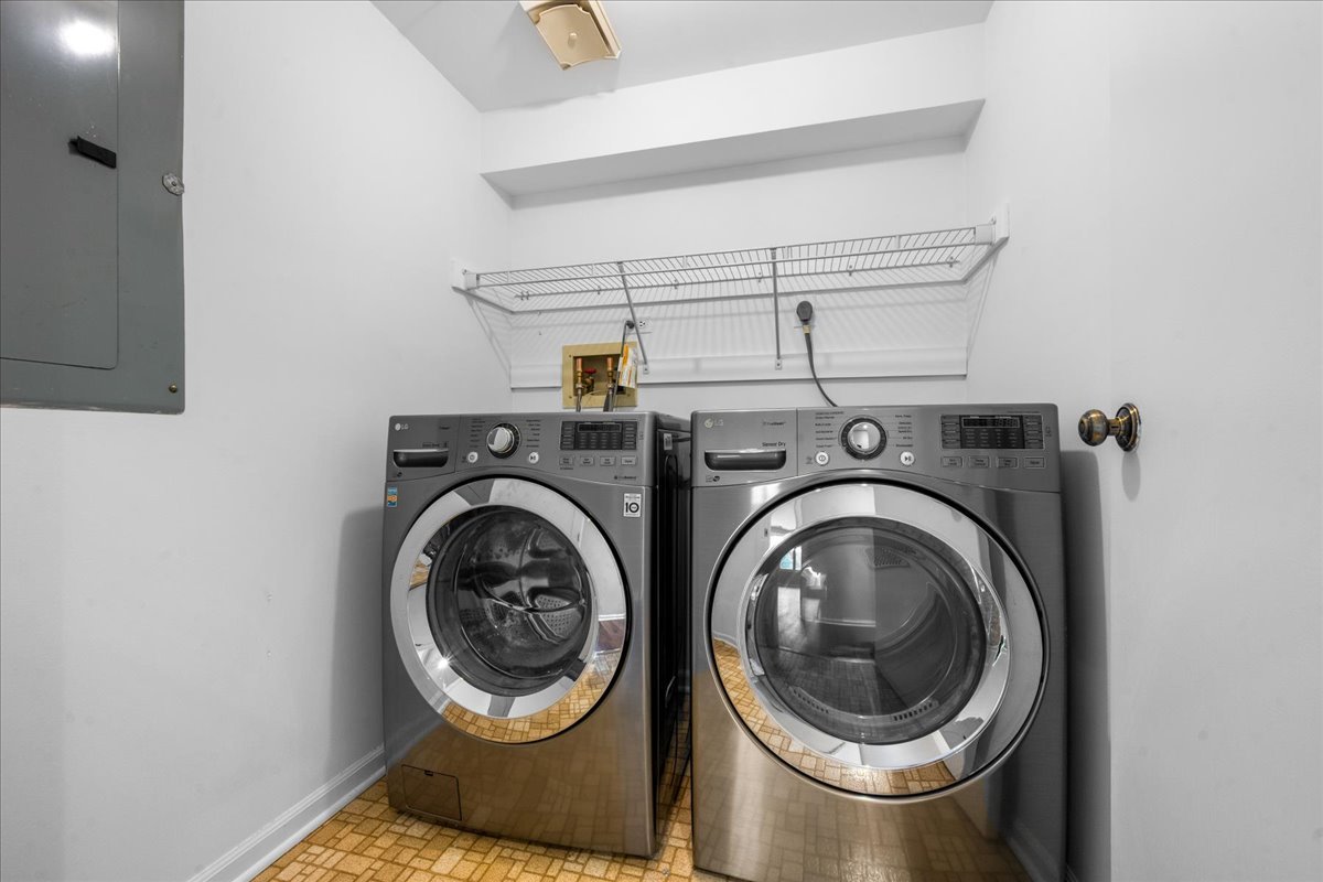 1795 Lake Cook Road, Unit 107 Highland Park, IL 60035 - Photo 19 of 26 a utility room with dryer and washer