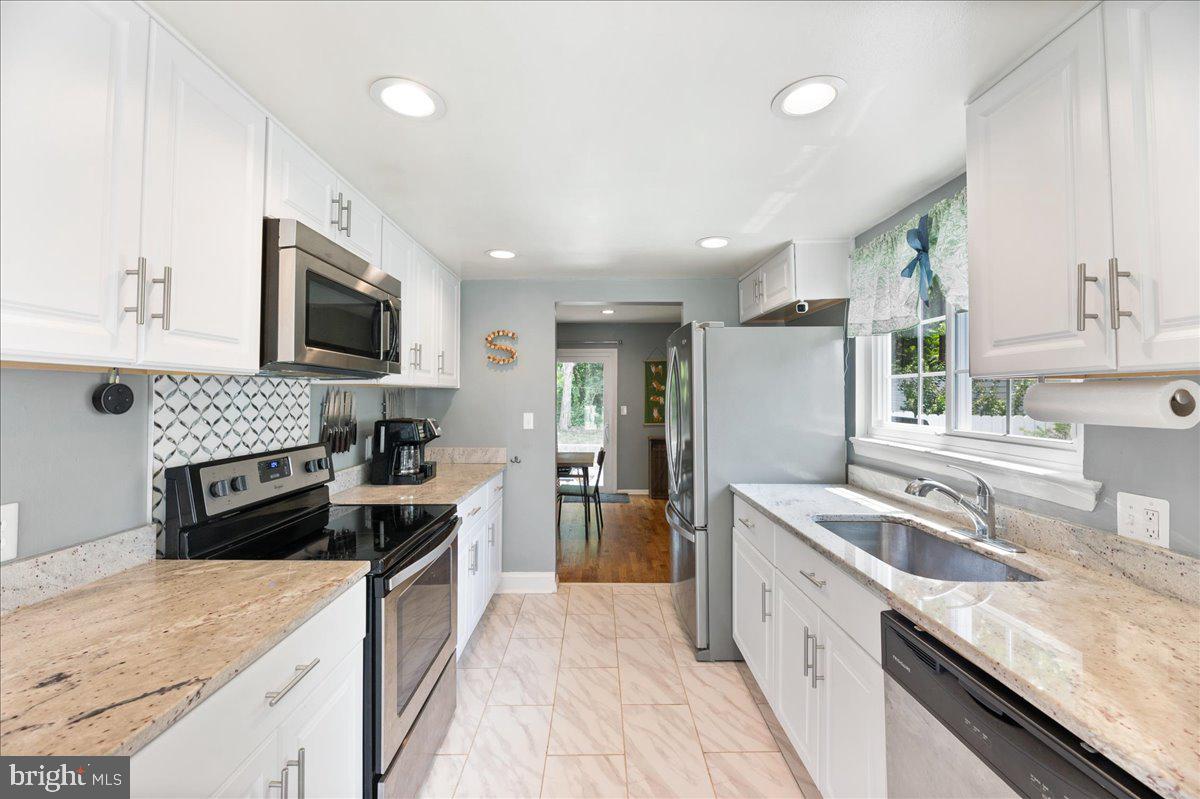 7111 Itte Lane Springfield, VA 22150 - Photo 4 of 39 Gallery Image 4