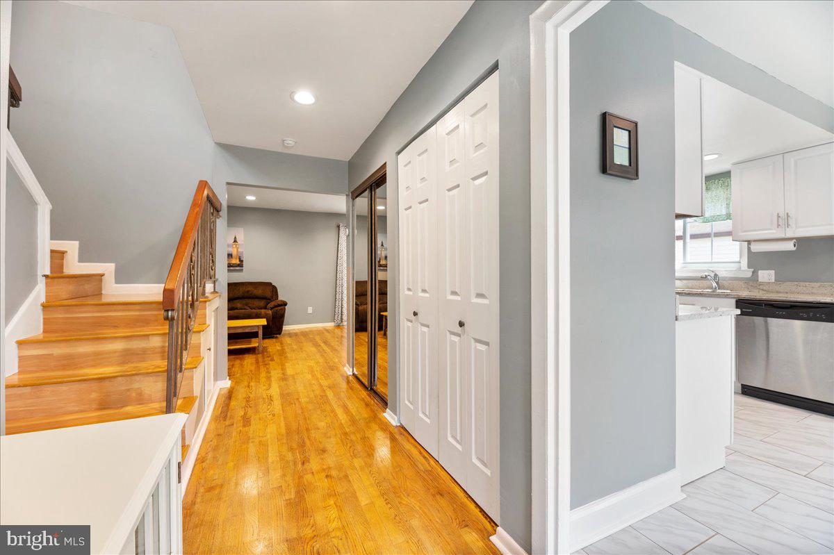 7111 Itte Lane Springfield, VA 22150 - Photo 6 of 39 Gallery Image 6