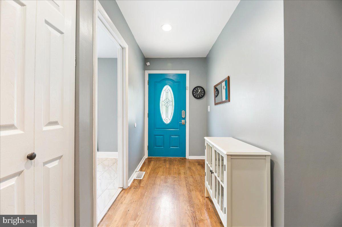 7111 Itte Lane Springfield, VA 22150 - Photo 8 of 39 Gallery Image 8