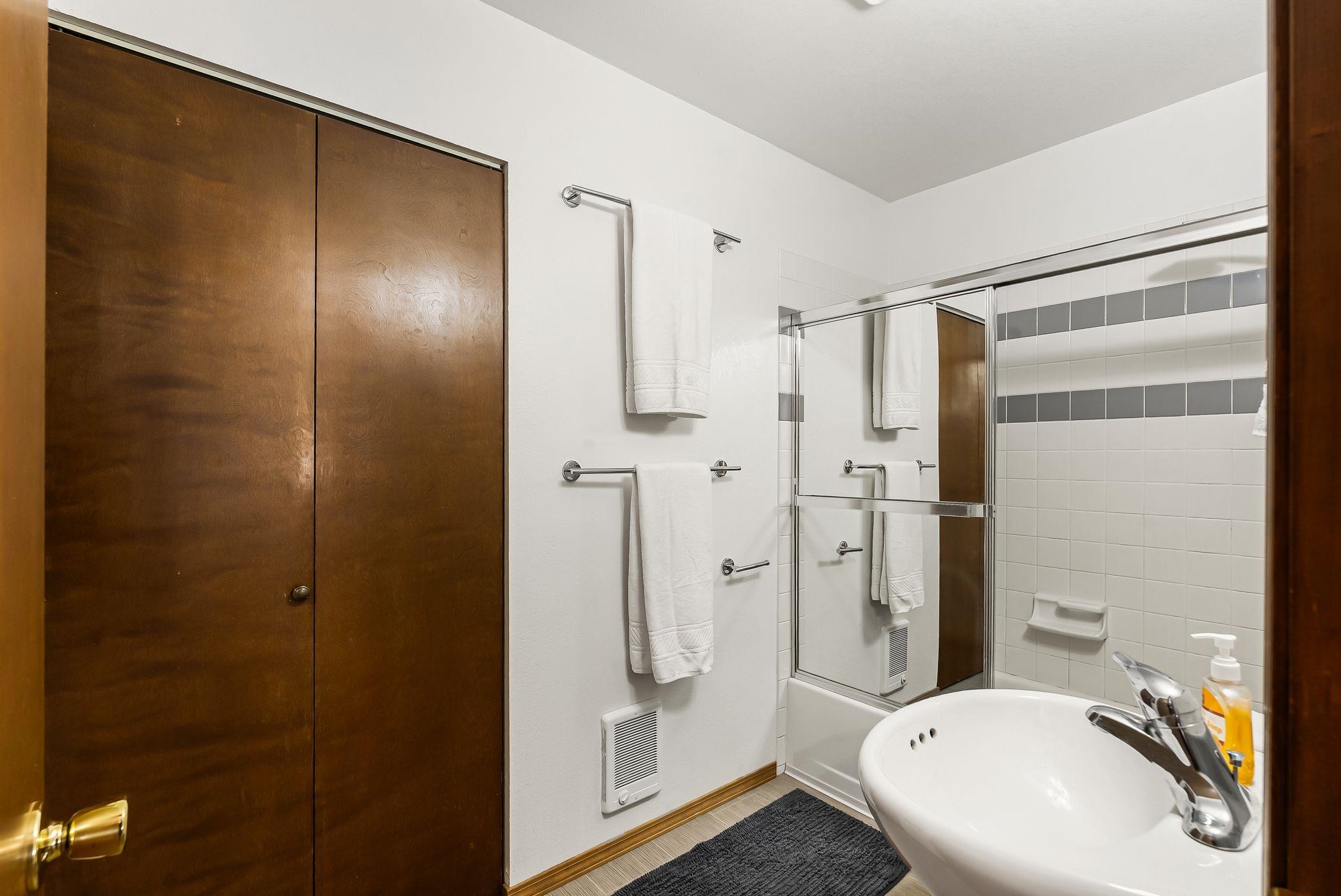 40782 Robbins Road Loon Lake, WA 99148 - Photo 17 of 44