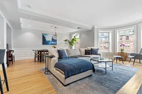 $3,350,000 | 157 Newbury Street, Unit 3, Boston, MA 02116