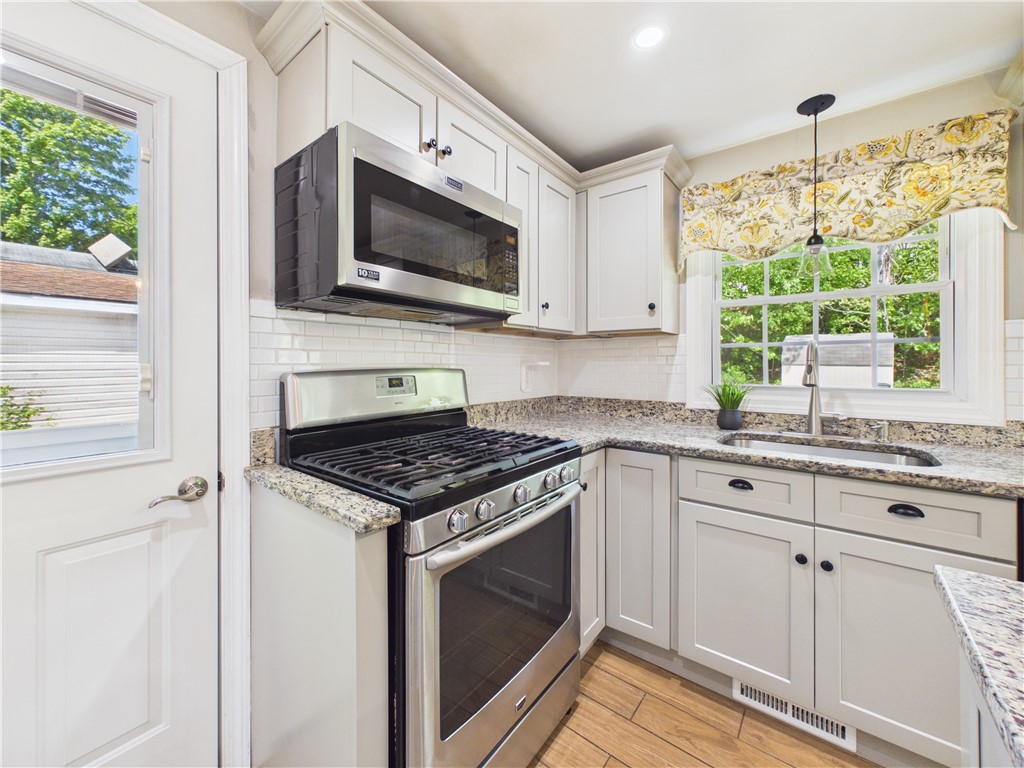 12 Elmonte Drive Coventry, RI 02816 - Photo 4 of 33