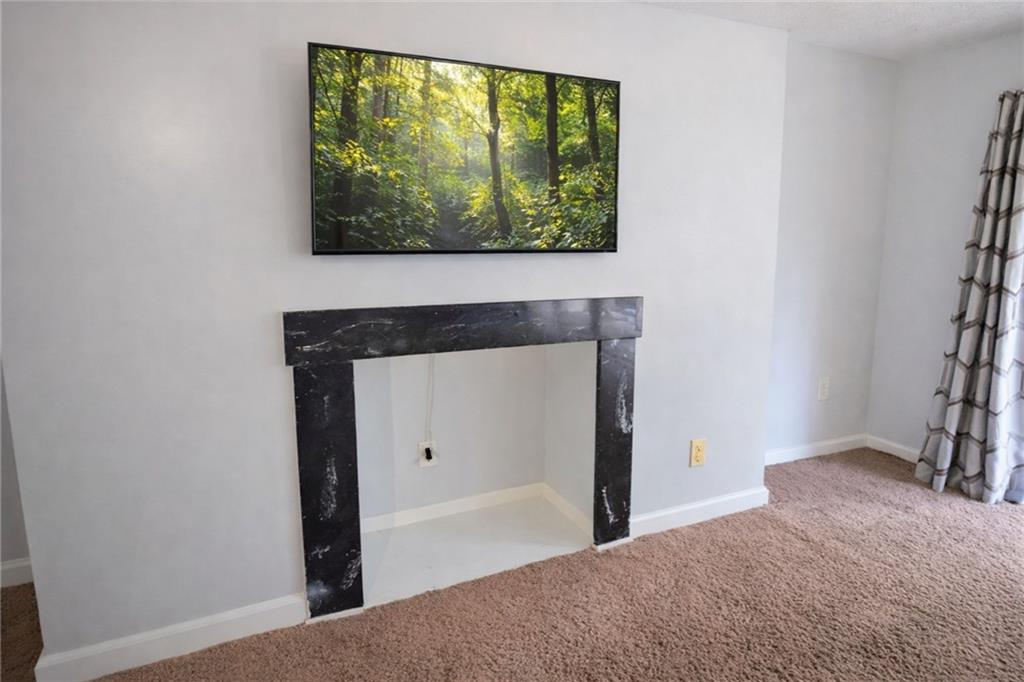 3575 Oakvale Road, Unit 420 Decatur, GA 30034 - Photo 5 of 16 a bedroom with a bed and a window