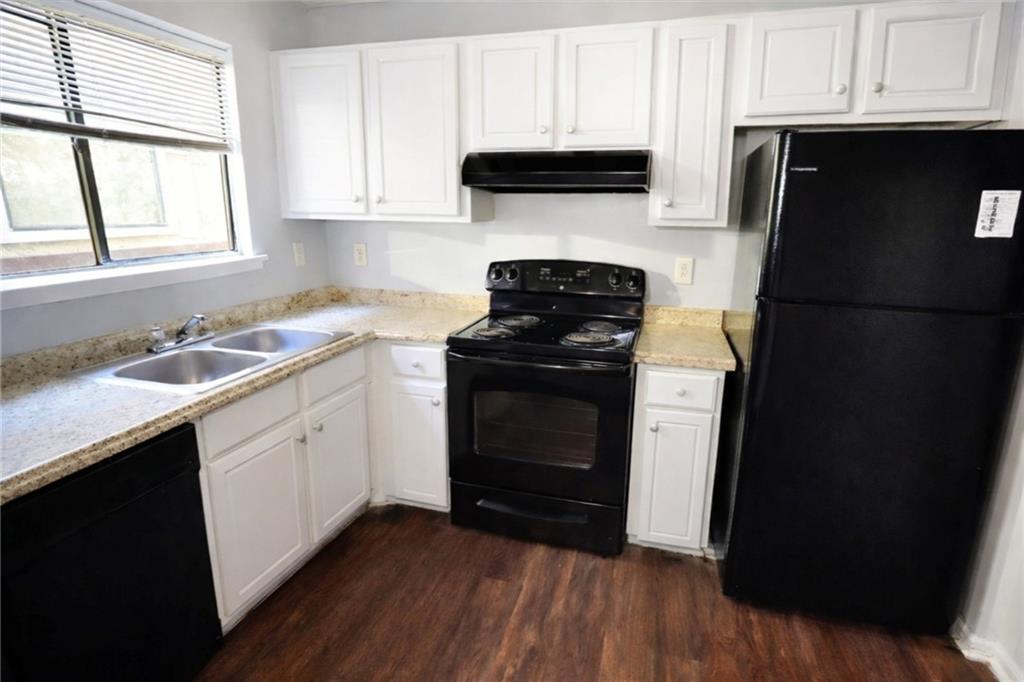 3575 Oakvale Road, Unit 420 Decatur, GA 30034 - Photo 6 of 16 a kitchen with a sink stove and refrigerator